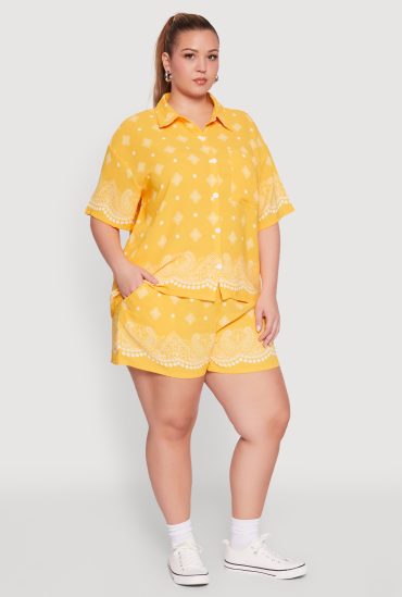 Plus Size Crepe Knit Bandana Print Shorts